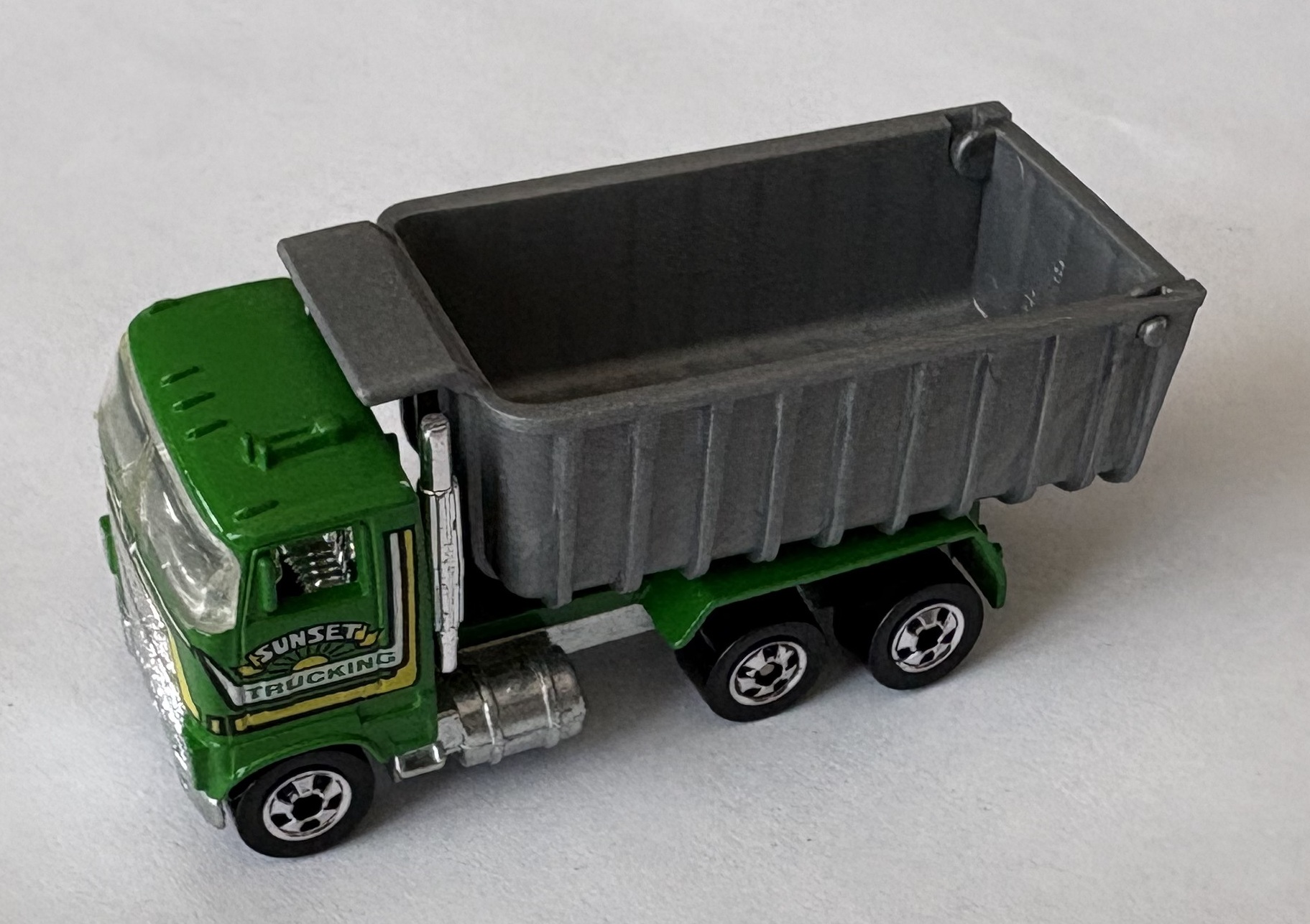 FORD DUMP TRUCK