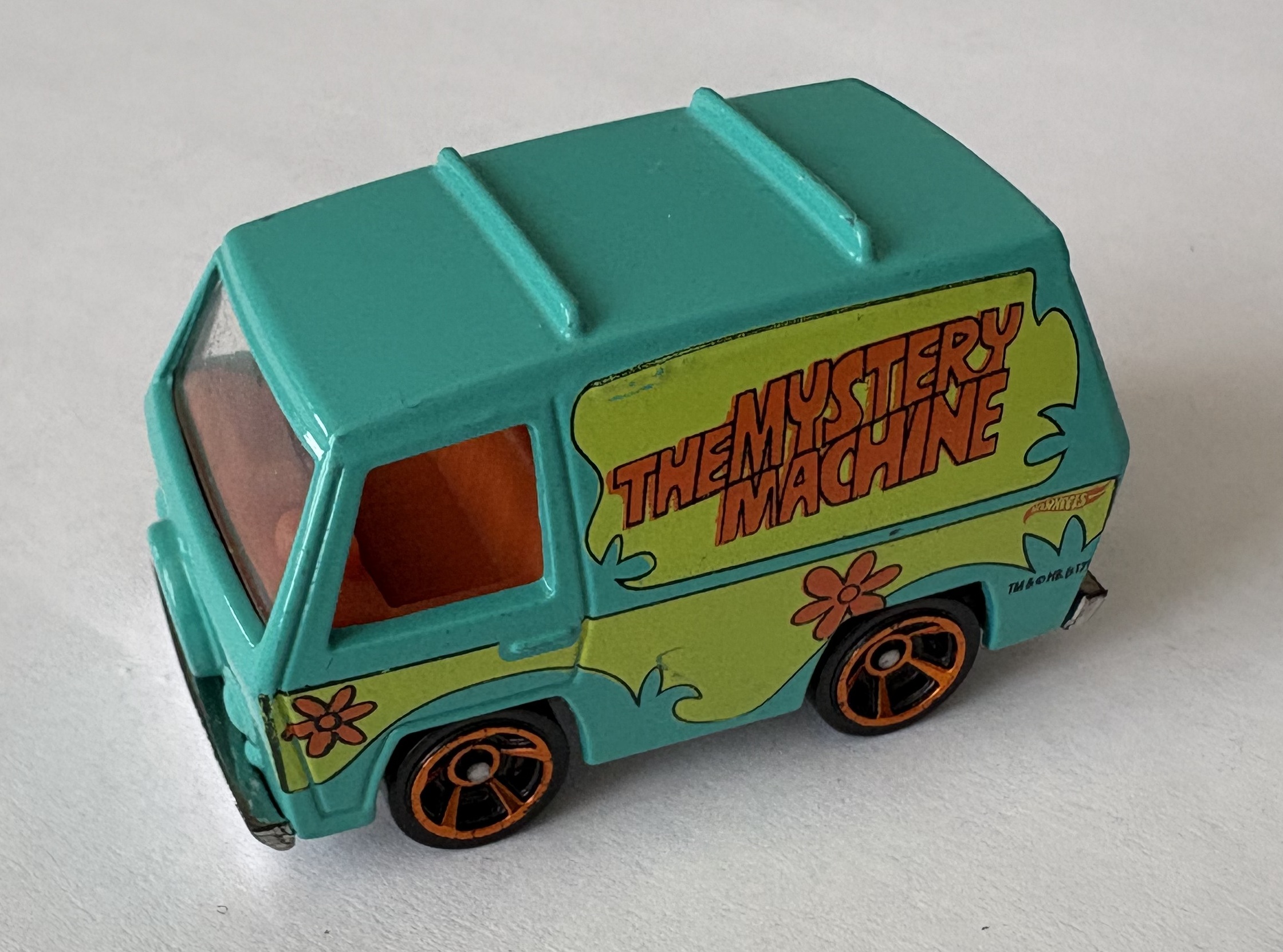 THE MYSTERY MACHINE